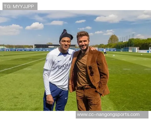 阿图尔与内马尔重聚合影祝福早日回归赛场 阿图尔与内马尔重聚合影祝福早日回归赛场