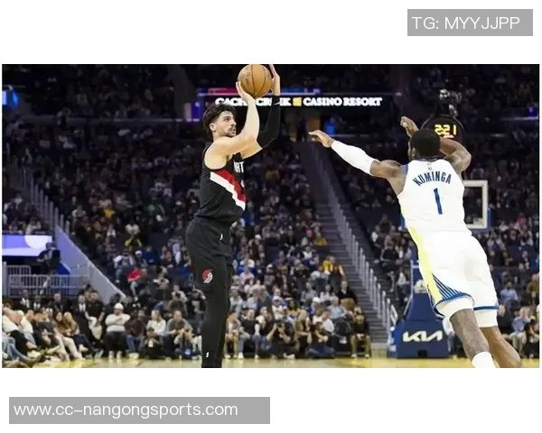 科尔强调季前赛首战湖人将采用深度轮换策略确保球员体能不被过度消耗