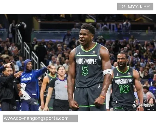 爱德华兹半场表现分析：11投4中收获10分6篮板2助攻并有3次失误