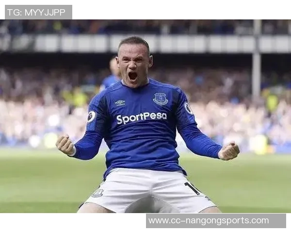 小杨激情泼水庆祝斯普利特首场胜利并获得比赛用球